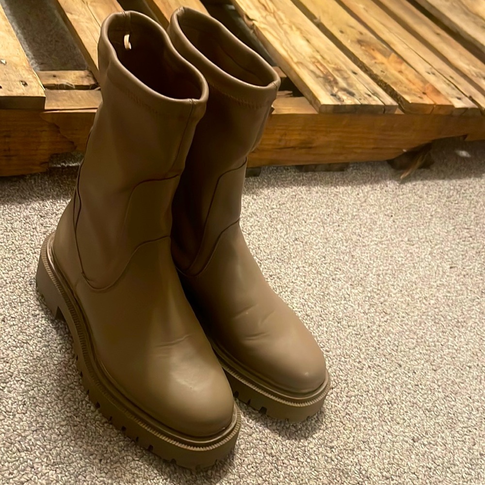 H&M brown/tan Boots